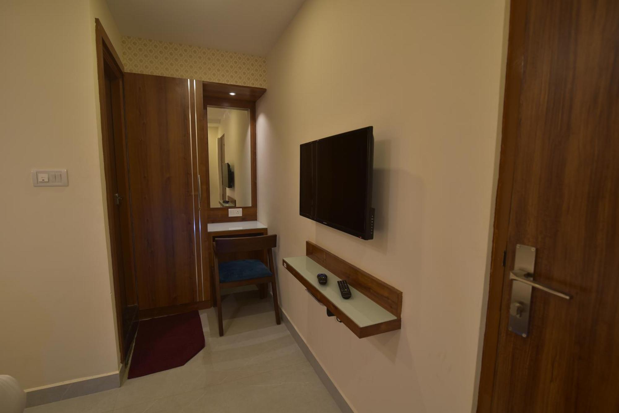 Address 24 Inn Bangalore Exteriör bild