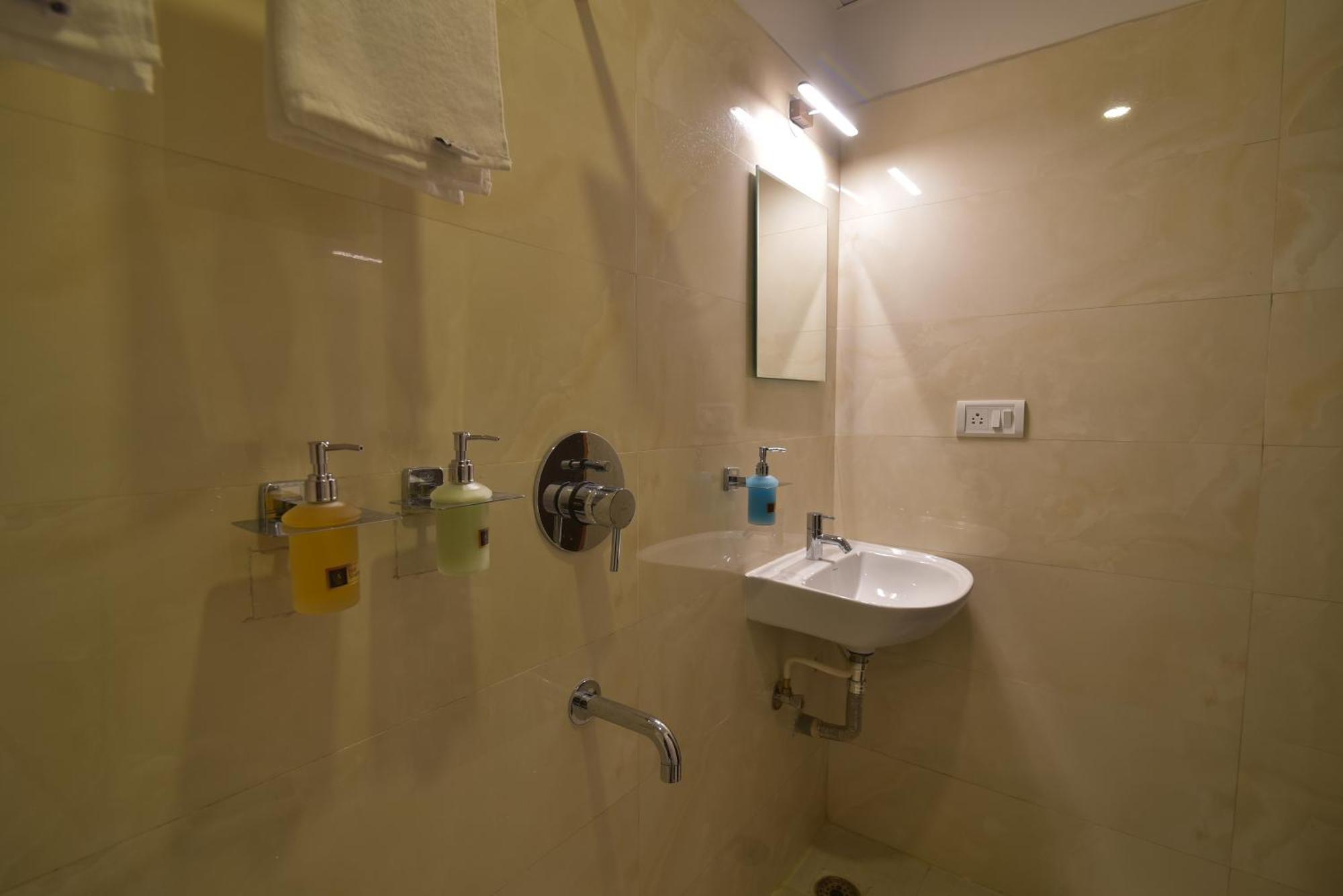 Address 24 Inn Bangalore Exteriör bild